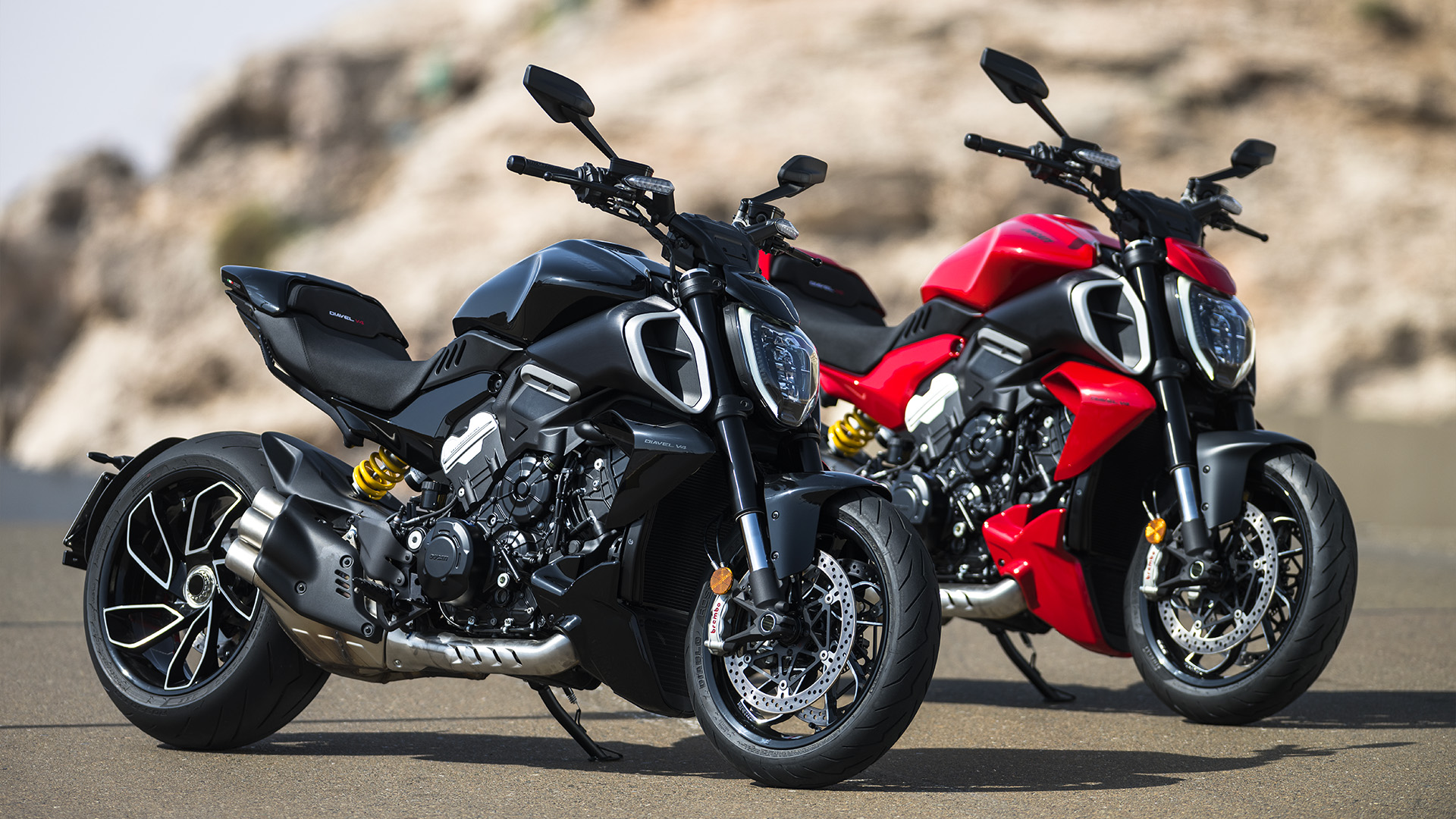 Ducati-Diavel-V4-MY23-overview-gallery-1920x1080-04