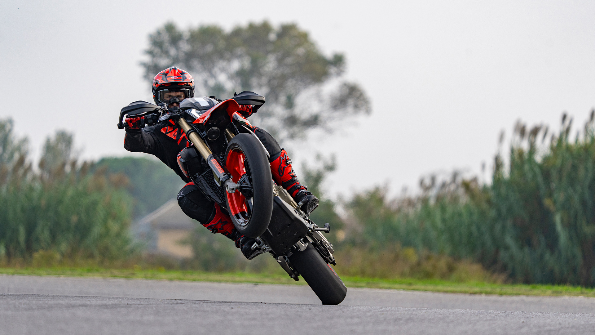 Ducati-Hypermotard-Mono-DWP24-Overview-gallery-1920x1080-05
