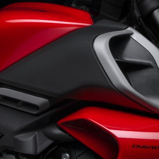Ducati-Diavel-V4-MY23-overview-gallery-1920x1080-03__1_