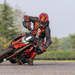 Ducati-Hypermotard-Mono-DWP24-Overview-gallery-1920x1080-04