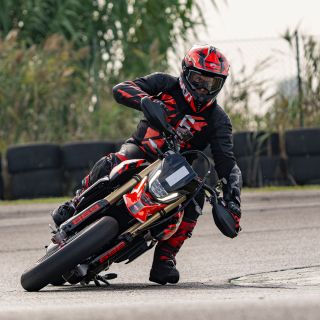 Ducati-Hypermotard-Mono-DWP24-Overview-gallery-1920x1080-07