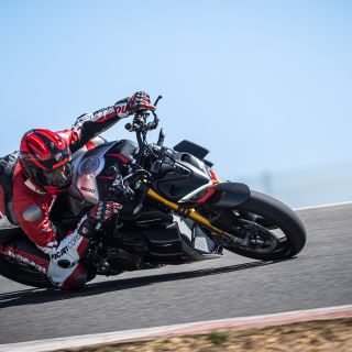 Ducati-Streetfighter-V4-SP-MY23-overview-gallery-1920x1080-08
