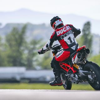 Hypermotard-SP-MY2021-Dinamiche-02-gallery-1920x1080