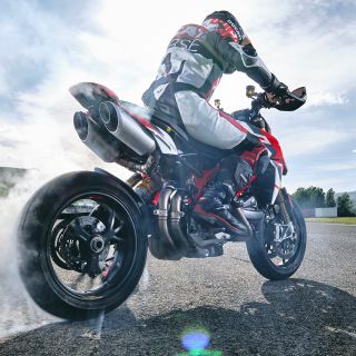 Hypermotard-SP-MY2021-Dinamiche-05-gallery-1920x1080